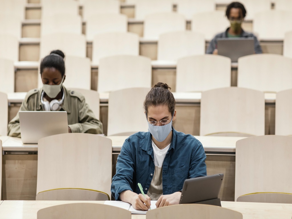 Apakah Pendidikan Universitas Penting?